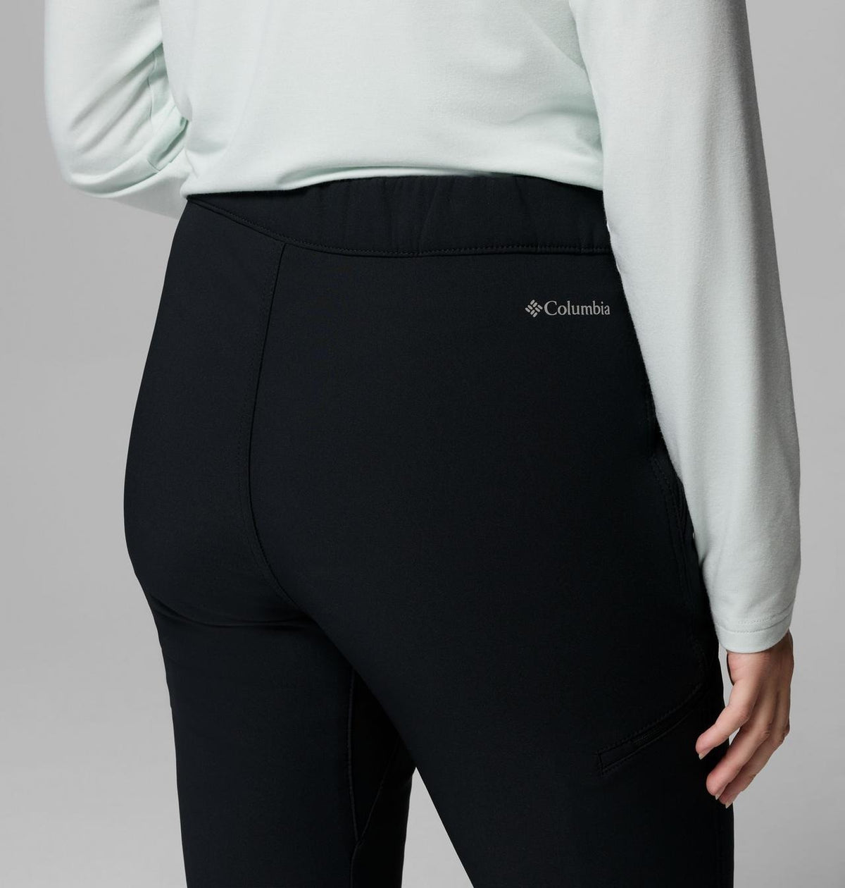 【Columbia】UAR34490 女款 超防潑水極暖軟殼長褲 黑色