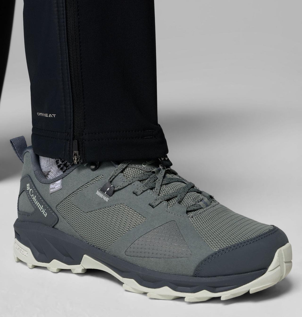 【Columbia】UAR34490 女款 超防潑水極暖軟殼長褲 黑色